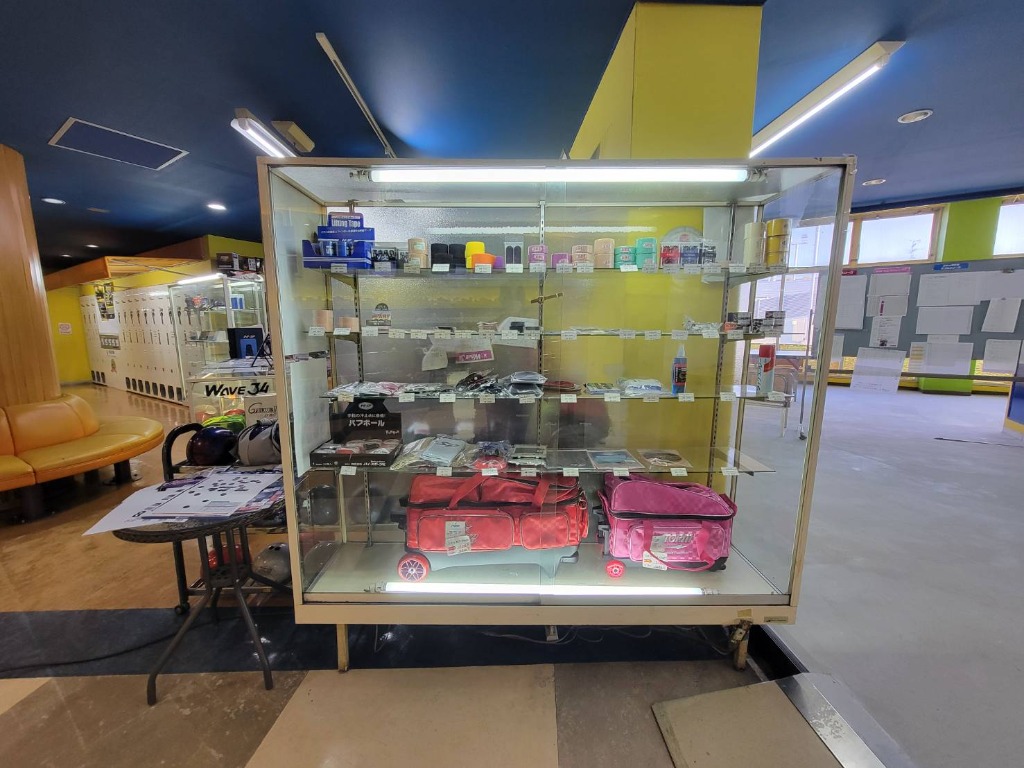 プロショップのショーケース展示